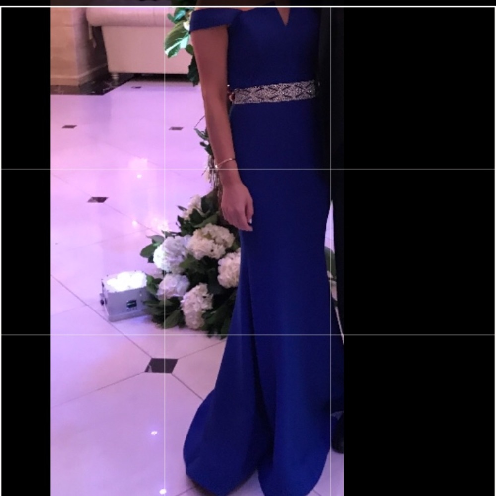 Nikole Bakti gown
